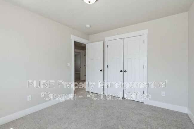 Building Photo - 1730 NE Gilbert Ln