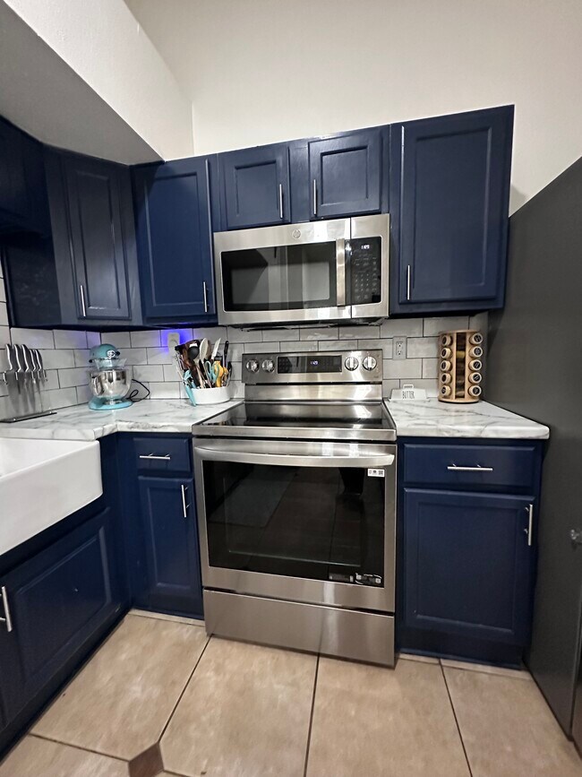 Building Photo - 6916 Elliot Ct