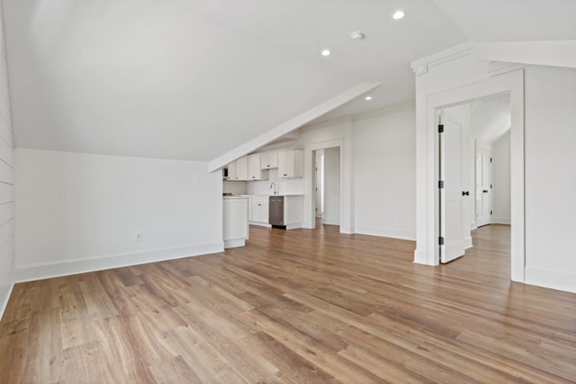 Building Photo - 99 Lynde St