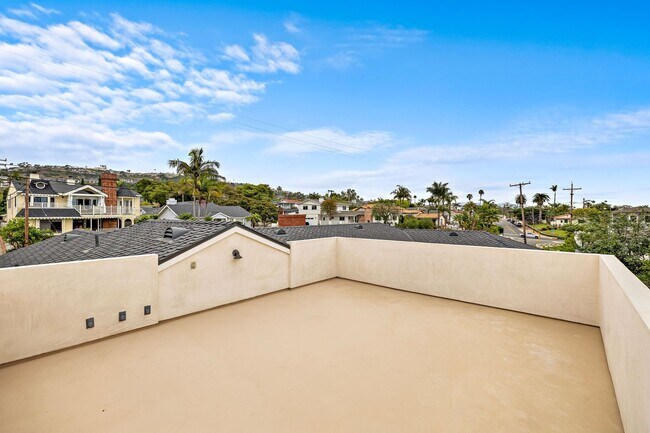 Building Photo - 806 S Ola Vista