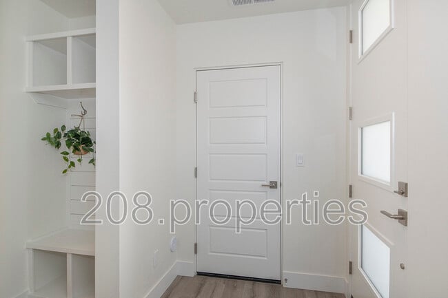 Building Photo - 486 E Violets Cv Ln