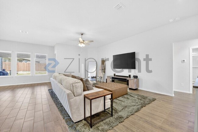 Building Photo - 2650 Streamside Dr