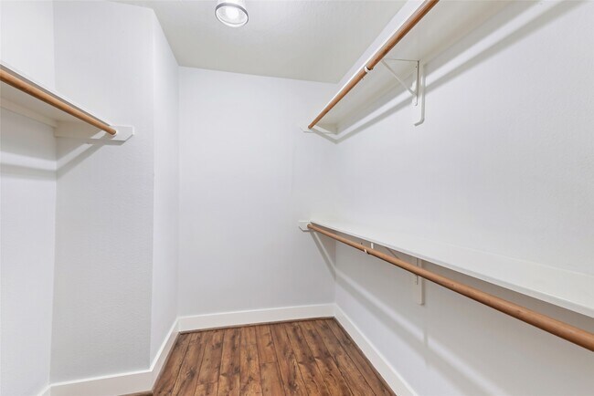 Building Photo - 20192 Alden's Oak