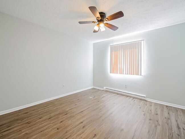 Building Photo - 125 E Van Riper Rd