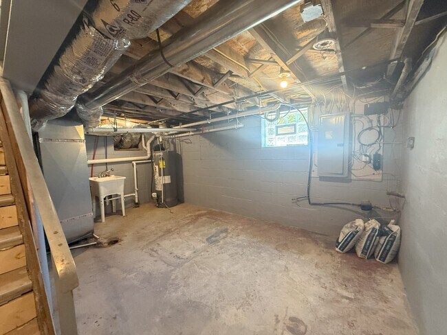 Building Photo - 1430 Simona Dr