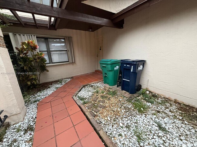 Primary Photo - 2207 SW 22nd St