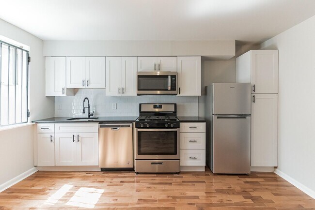 Building Photo - Two bedroom one Bathroom House for rent