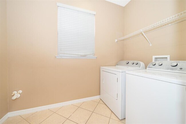 Building Photo - 2335 Cedar Garden Dr