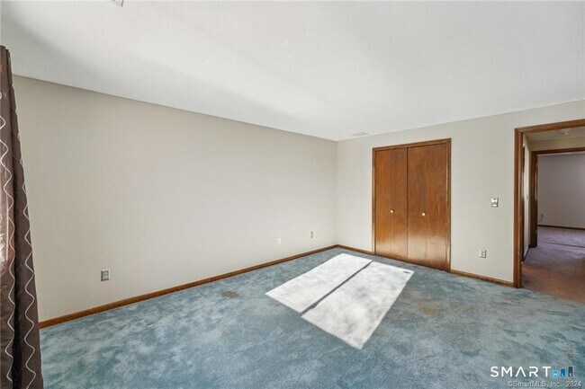 Building Photo - 17 Oak Forest Dr