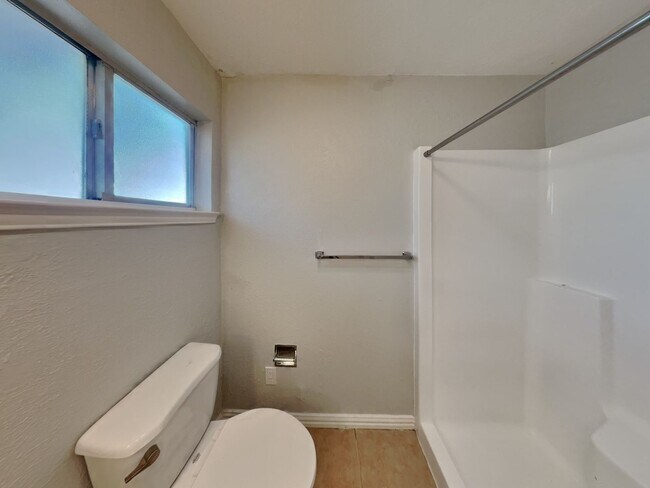 Building Photo - Spacious 3-Bed, 2-Bath Home in Allen, TX with Split Floor Plan, Double Oven & Large Shaded Backyard