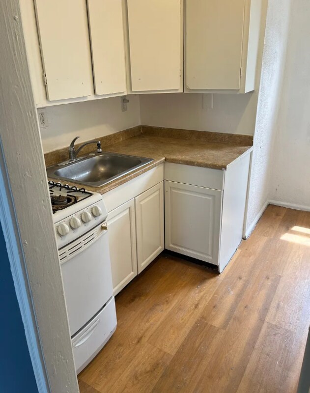 Primary Photo - 52 Baltic Ave