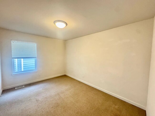 Building Photo - 2107 240th Ave SE