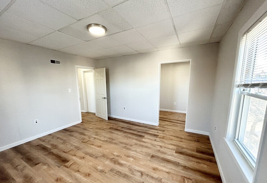 Building Photo - 105 Buttonwood St