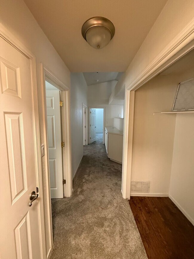 Building Photo - Single-Story 3 Bed, 2 Bath Home with Firep...