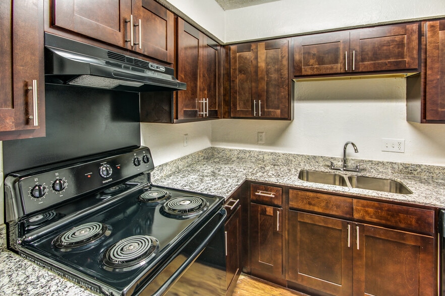 Westlake Gardens & Bella Terra Apartments 1823 S Las Vegas Trl White