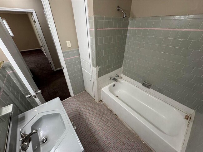 Building Photo - 5855 Woodvale Dr