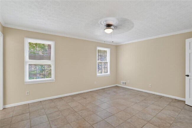 Building Photo - 2817 Thornridge Dr