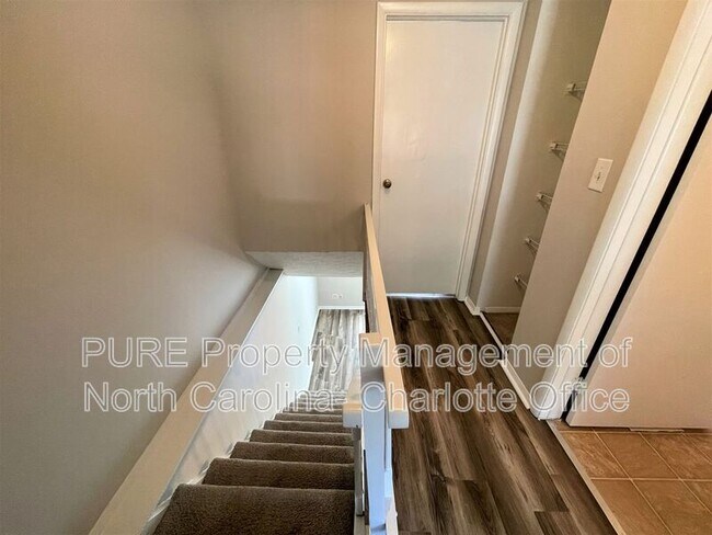 Building Photo - 9445 Lexington Cir