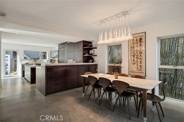 Building Photo - 27 Driftwood St