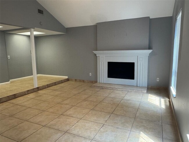 Building Photo - 12011 Carriage Ridge Ct