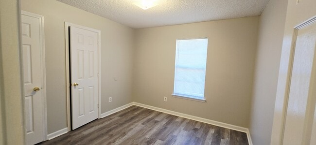 Building Photo - 1005 Lamar Ct