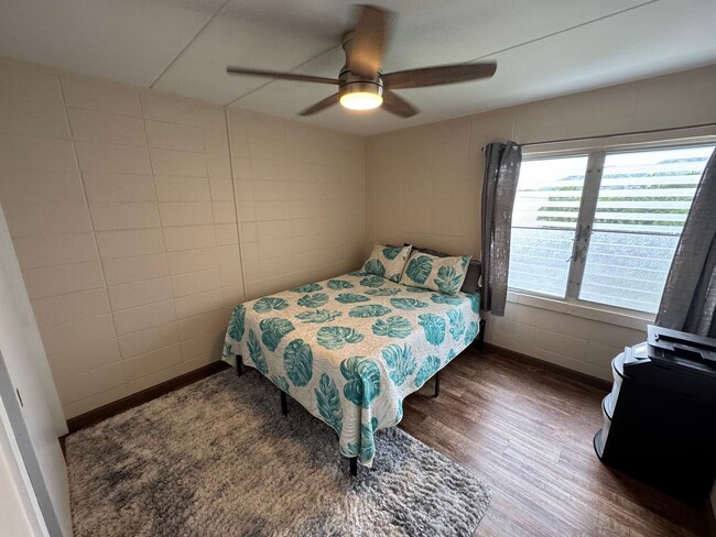 Building Photo - 2 Bedroom / 1 Bath / 1 parking located at ...