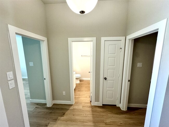 Building Photo - 8615 Jetty Glen Dr