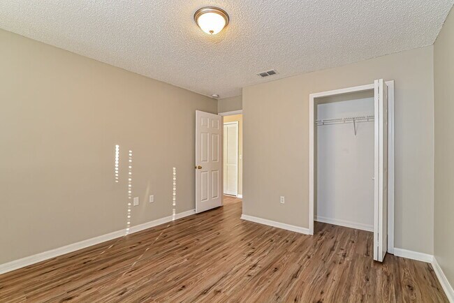 Building Photo - 117 Sterling Pine St