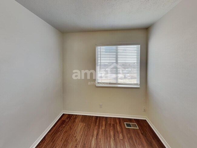 Building Photo - 6093 W Graceland Way