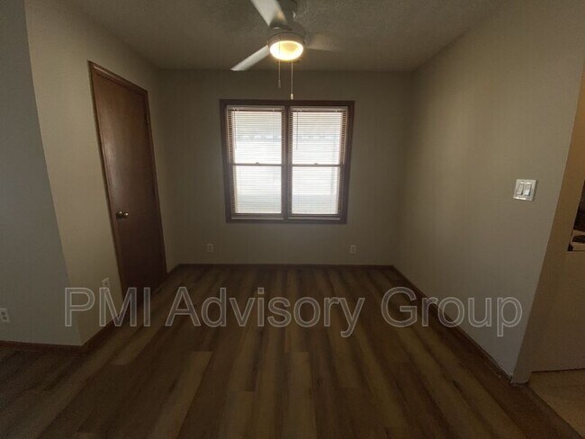 Building Photo - 2020 SW Atwood Ave