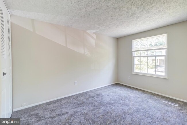 Building Photo - 18304 Swan Stream Dr