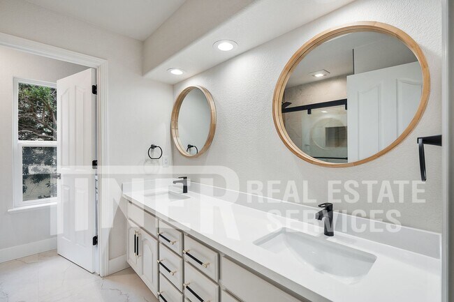 Building Photo - 5250 Fenton Way