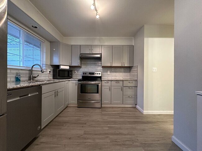 Building Photo - 7105 E Briarwood Dr