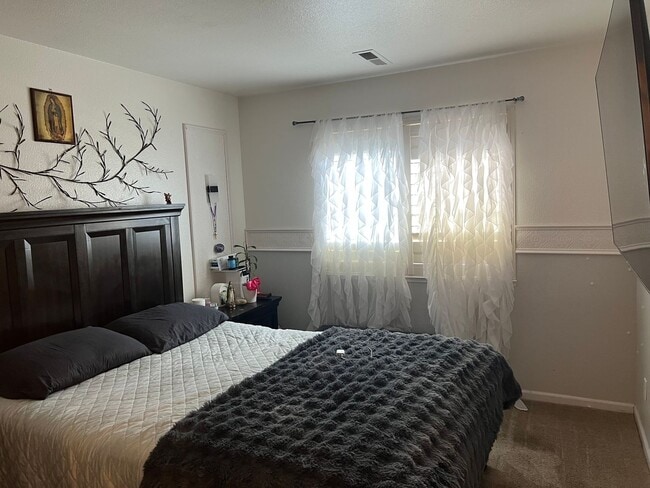 Building Photo - Spacious Home for Rent
