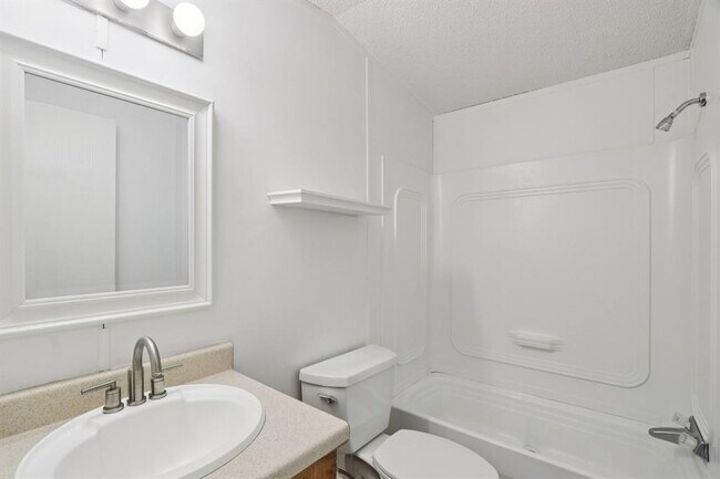 Building Photo - 21522 Long Hill Dr