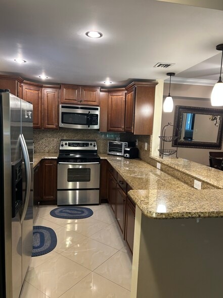 New beautiful cherrywood kitchen - 225 Deer Creek Blvd