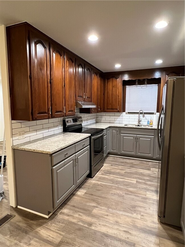 Building Photo - 1607 Mayflower Rd