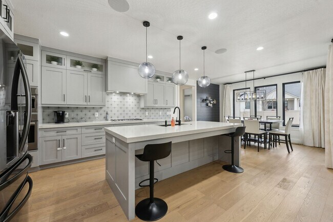 Building Photo - Stunning Single Family Home In Beautiful N...