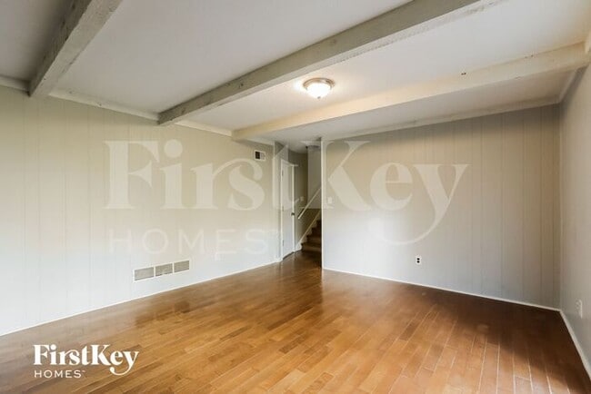 Building Photo - 10100 W 97th Terrace