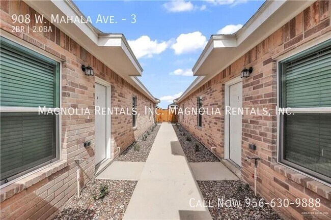 Building Photo - 908 W Mahala Ave