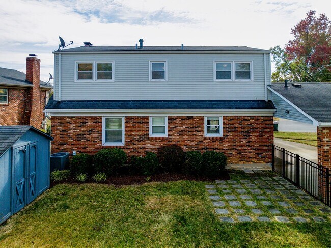 Building Photo - BEAUTIFUL CAPE COD IN BLUEGRASS ESTATES