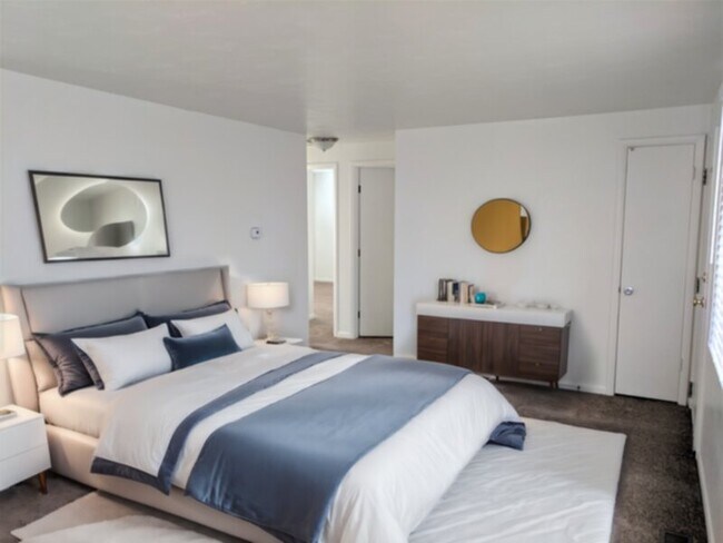 Building Photo - 3237 S Huron St