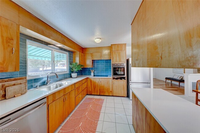 Building Photo - 1245 S 15th St