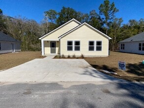 Building Photo - 4 Bedroom Home in Wakulla