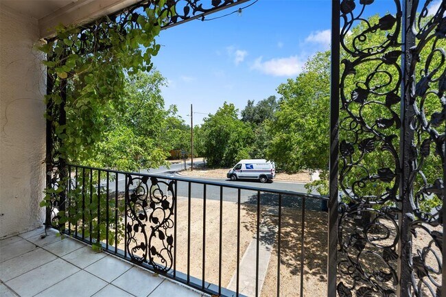 Building Photo - 1401 Kirkwood Rd