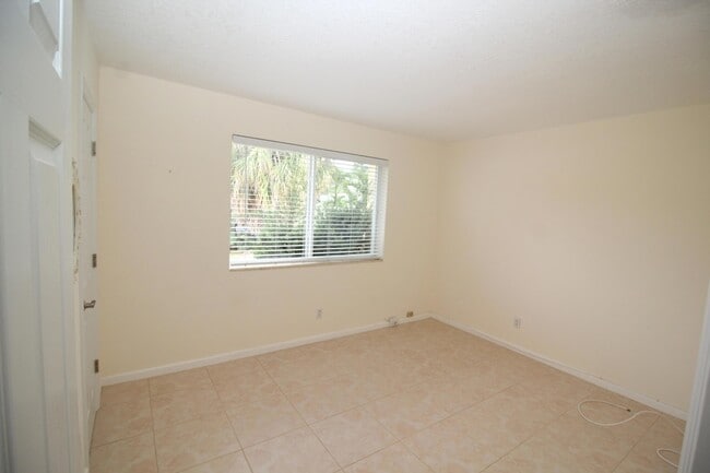 Building Photo - 4454 W Tradewinds Ave