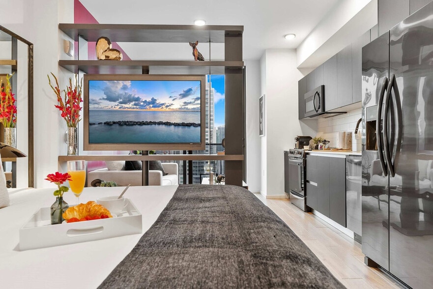 Building Photo - 398 NE 5th St