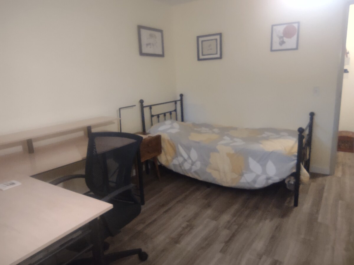 Second Bedroom - 403 East Bluff