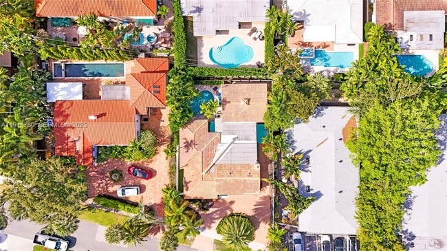 Building Photo - 623 NE 17th Way