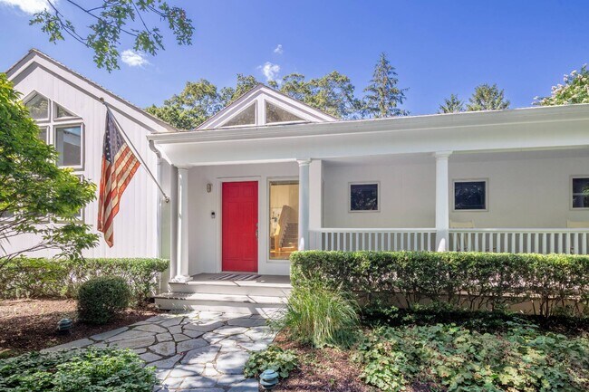 Primary Photo - 177 Cove Hollow Rd